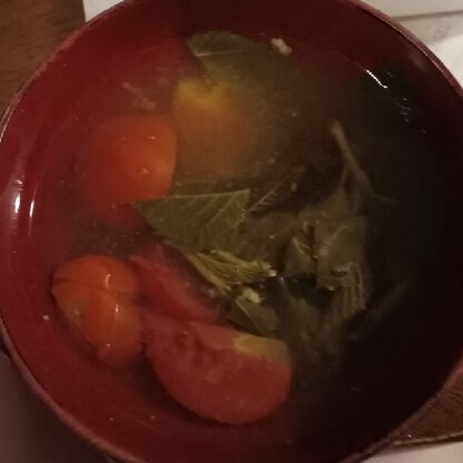 写りが暗いですが(汗)モロヘイヤがトロ～リとしてトマトの酸味で美味しいスープでした。旬の夏野菜を食べてバテないようにしたいですね！
